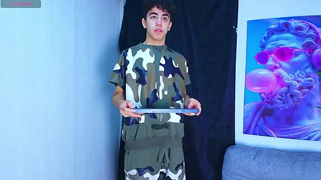 Snapshot of Gael_moon_ chatting on March 2, 2026, 4:02 am Gael moon online show from March 2, 2026, 4:02 am