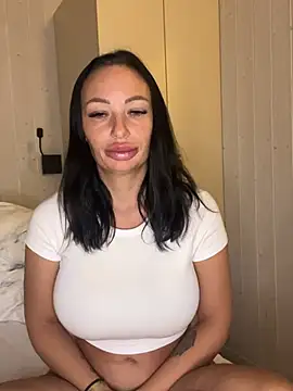 SaraHotDiamond xoxo online show from April 8, 2026, 7:04 pm