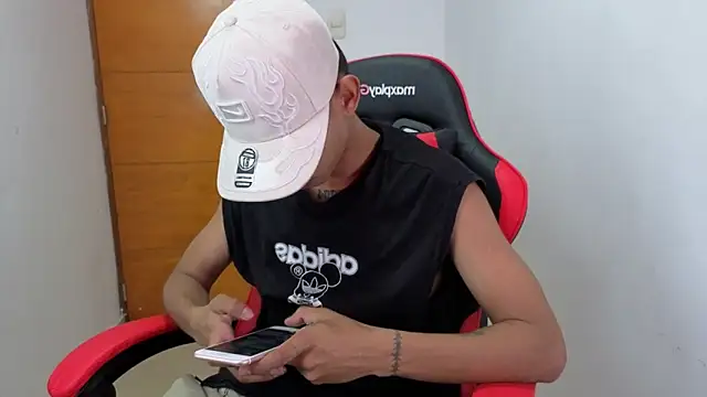 Snapshot of Niklausxxx chatting on February 9, 2026, 5:22 pm Niklausxxx online show from February 9, 2026, 5:22 pm