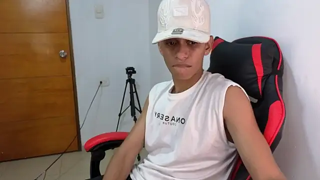 Snapshot of Niklausxxx chatting on February 13, 2026, 4:01 am Niklausxxx online show from February 13, 2026, 4:01 am