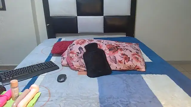 VeronaDimexx online show from April 23, 2026, 10:22 pm