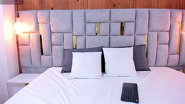 Snapshot of Nikky_Red_ chatting on February 12, 2026, 4:23 am Nikky Red online show from February 12, 2026, 4:23 am