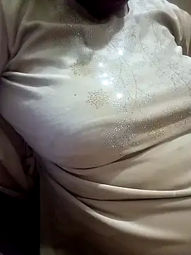 Snapshot of Simran_008 chatting on February 20, 2026, 1:24 pm Simran 008 online show from February 20, 2026, 1:24 pm