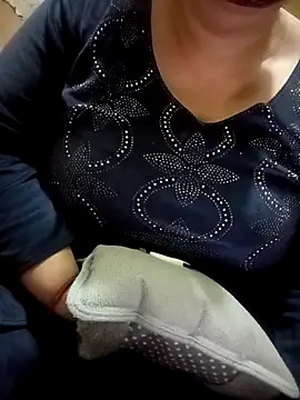 Snapshot of Simran_008 chatting on February 10, 2026, 10:31 pm Simran 008 online show from February 10, 2026, 10:31 pm