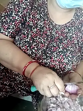 Snapshot of Simran_008 chatting on April 18, 2026, 3:53 am Simran 008 online show from April 18, 2026, 3:53 am