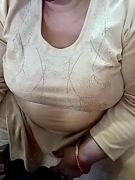 Snapshot of Simran_008 chatting on February 14, 2026, 9:42 am Simran 008 online show from February 14, 2026, 9:42 am