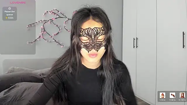 HelenBlazeTrt online show from July 18, 2026, 2:09 am