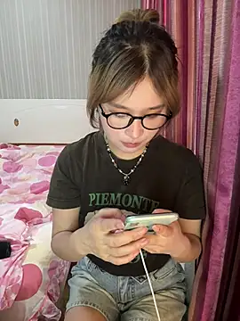 Snapshot of A-cola chatting on July 13, 2026, 8:02 am A-cola online show from July 13, 2026, 8:02 am