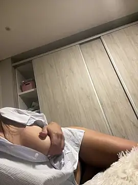 justinahallo online show from April 24, 2026, 2:57 am