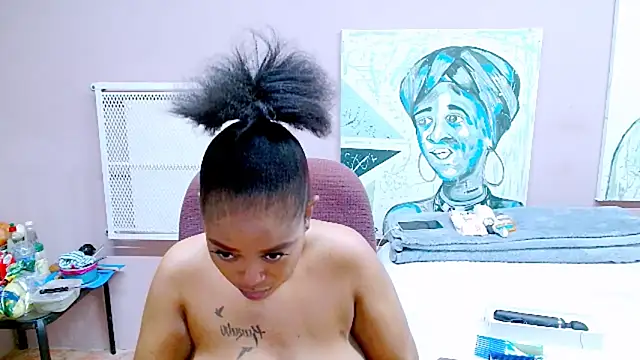Snapshot of TyraHotxxx chatting on May 21, 2026, 1:14 am TyraHotxxx online show from May 21, 2026, 1:14 am
