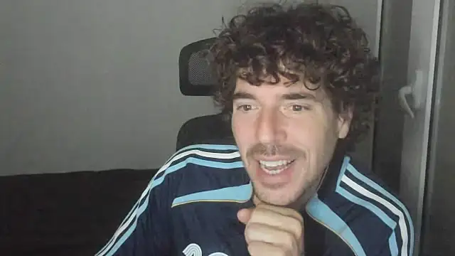 Snapshot of joaquin420_hot chatting on February 12, 2026, 4:23 am joaquin420 hot online show from February 12, 2026, 4:23 am