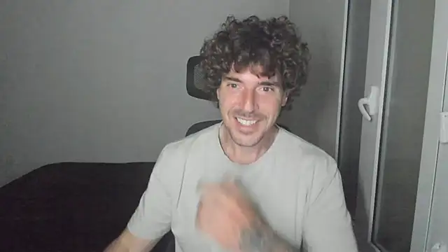 Snapshot of joaquin420_hot chatting on February 27, 2026, 11:04 pm joaquin420 hot online show from February 27, 2026, 11:04 pm