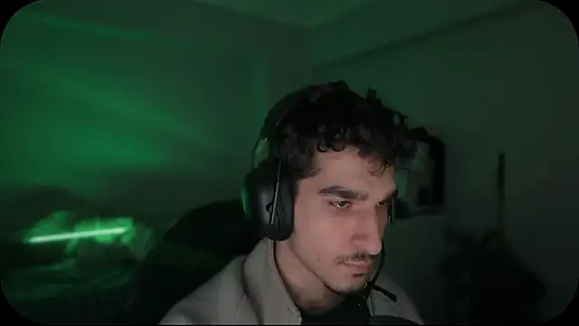 Snapshot of enesbabakral chatting on February 10, 2026, 1:37 am enesbabakral online show from February 10, 2026, 1:37 am