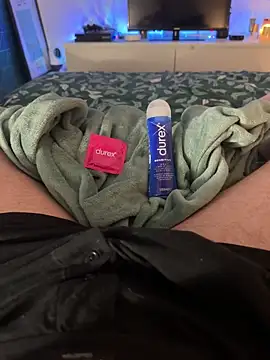 Snapshot of Thomascrtz chatting on February 19, 2026, 10:51 pm Thomascrtz online show from February 19, 2026, 10:51 pm