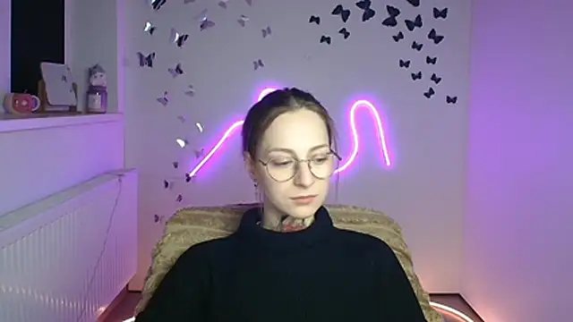 Esmi Winter online show from April 15, 2026, 11:27 am