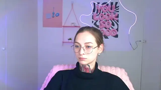 Esmi Winter online show from February 25, 2026, 6:13 am