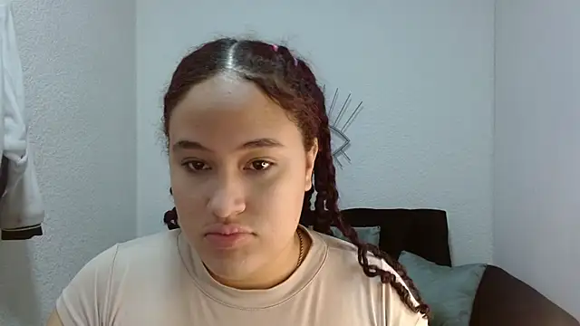 Snapshot of leilanewgirl chatting on February 12, 2026, 12:27 pm leilanewgirl online show from February 12, 2026, 12:27 pm