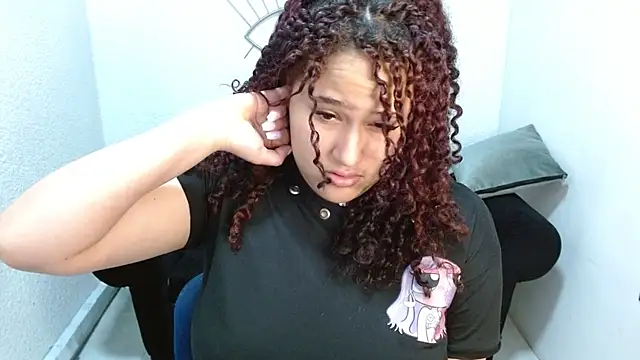 Snapshot of leilanewgirl chatting on February 25, 2026, 1:11 pm leilanewgirl online show from February 25, 2026, 1:11 pm