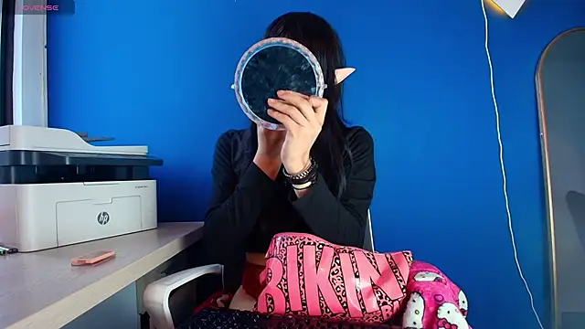 Snapshot of Thali_a chatting on February 14, 2026, 12:27 pm Thali a online show from February 14, 2026, 12:27 pm