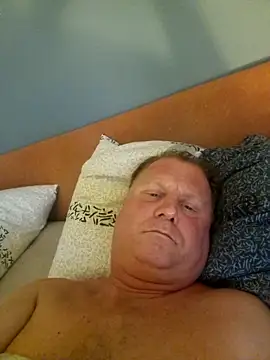 Snapshot of Demik71 chatting on February 11, 2026, 6:46 am Demik71 online show from February 11, 2026, 6:46 am