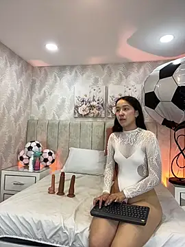 Snapshot of Brisa_Silva chatting on June 19, 2026, 12:00 pm Brisa Silva online show from June 19, 2026, 12:00 pm