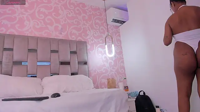 Snapshot of SamanthaGrace1 chatting on February 13, 2026, 5:29 am SamanthaGrace1 online show from February 13, 2026, 5:29 am