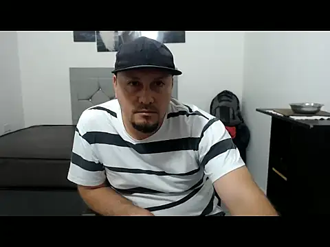 Snapshot of thomax10 chatting on February 11, 2026, 7:36 pm thomax10 online show from February 11, 2026, 7:36 pm