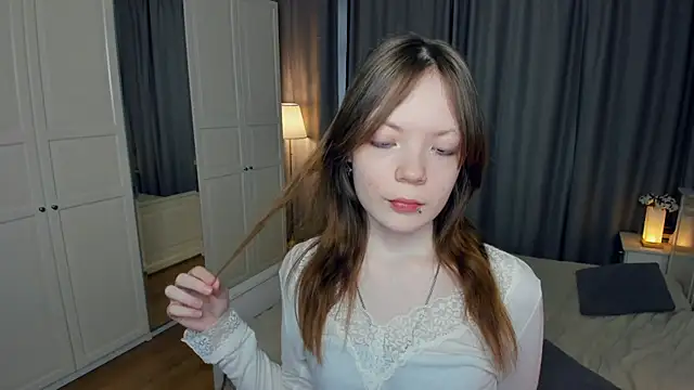 Snapshot of LavenderMitten chatting on February 21, 2026, 5:20 am LavenderMitten online show from February 21, 2026, 5:20 am