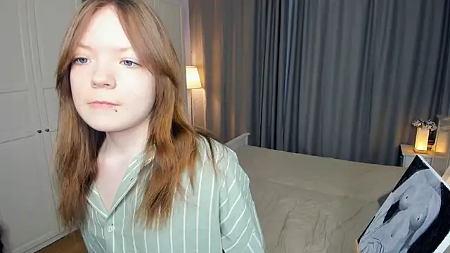 Snapshot of LavenderMitten chatting on March 1, 2026, 5:07 am LavenderMitten online show from March 1, 2026, 5:07 am