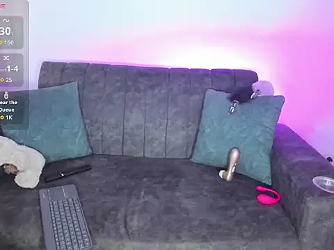 velmoon online show from February 17, 2026, 6:05 pm