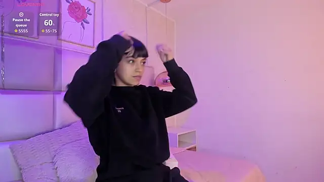 Xara u online show from April 4, 2026, 9:43 pm