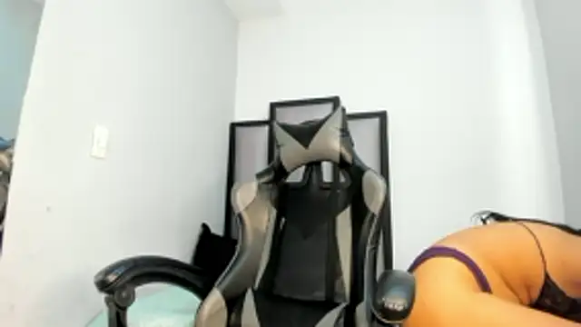 dulce 34 online show from March 19, 2026, 8:09 pm