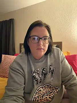 FreaksOffALeash3261 online show from May 27, 2026, 12:01 pm