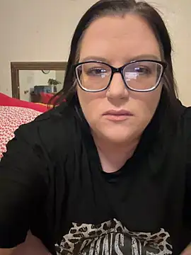 FreaksOffALeash3261 online show from May 26, 2026, 4:43 am