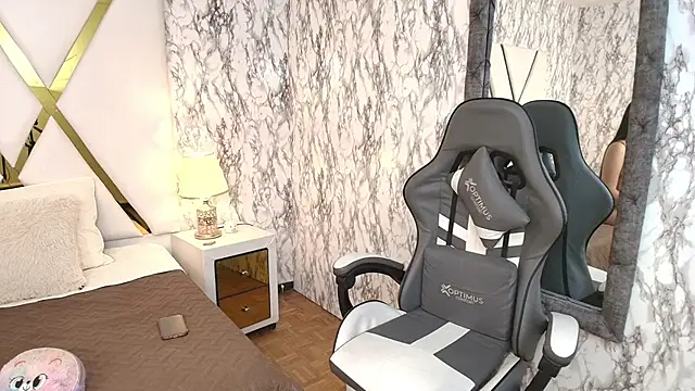 Snapshot of Annie_Thompson_ chatting on February 23, 2026, 11:49 pm Annie Thompson online show from February 23, 2026, 11:49 pm