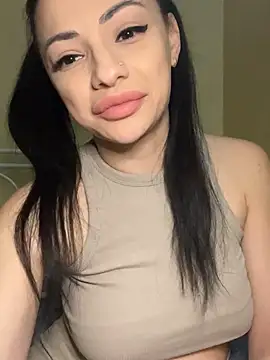 Snapshot of Layana_Ro chatting on February 25, 2026, 9:36 pm Layana Ro online show from February 25, 2026, 9:36 pm