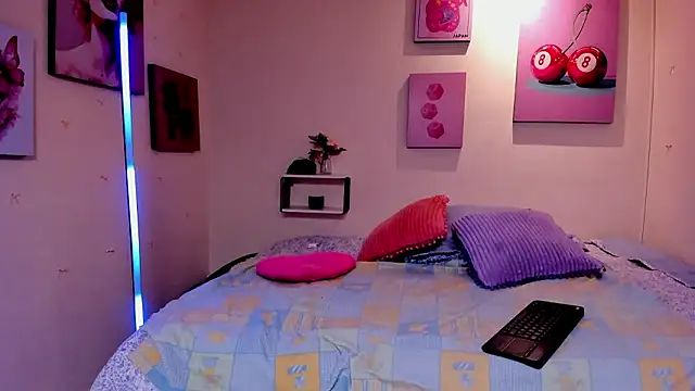 AnnyCotton online show from February 13, 2026, 7:47 pm