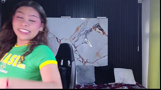 Sophie19   online show from April 6, 2026, 11:55 am