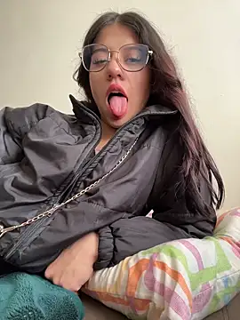 Snapshot of Deva_00 chatting on February 18, 2026, 10:28 pm Deva 00 online show from February 18, 2026, 10:28 pm