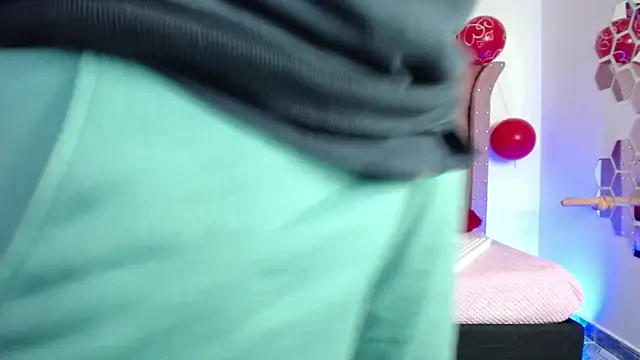 Snapshot of nat_evans8 chatting on February 17, 2026, 3:37 am nat evans8 online show from February 17, 2026, 3:37 am