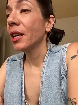 Snapshot of JeanneDuval8888 chatting on May 26, 2026, 11:14 pm JeanneDuval8888 online show from May 26, 2026, 11:14 pm