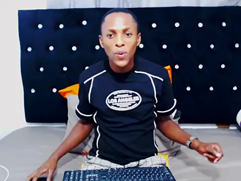NtandoXx online show from April 6, 2026, 11:06 pm