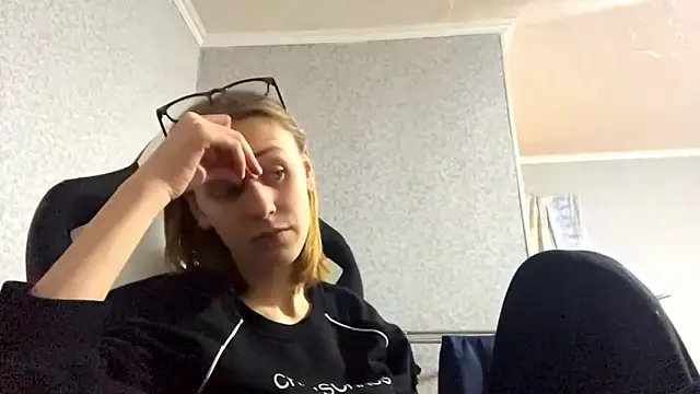 Snapshot of Sweety_Burger chatting on February 18, 2026, 4:14 pm Sweety Burger online show from February 18, 2026, 4:14 pm