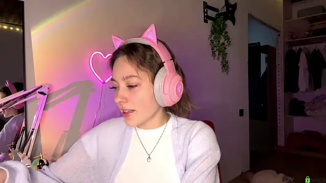 Snapshot of SlunkRear chatting on February 16, 2026, 10:18 pm SlunkRear online show from February 16, 2026, 10:18 pm