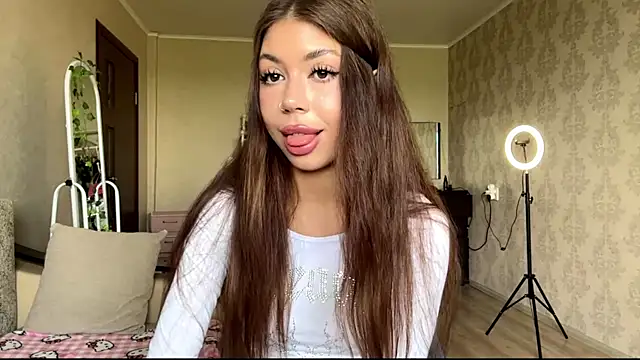 Snapshot of You_Club_Winx chatting on June 7, 2026, 8:30 am You Club Winx online show from June 7, 2026, 8:30 am