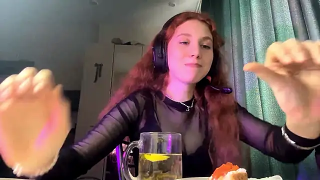 Snapshot of AliceCarrol chatting on February 24, 2026, 12:28 pm AliceCarrol online show from February 24, 2026, 12:28 pm