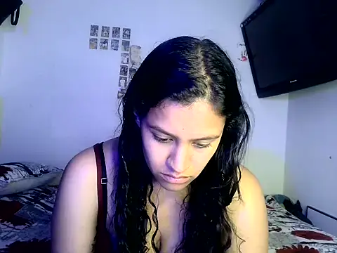 luna E online show from April 24, 2026, 2:02 am