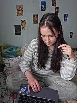 RedginBluebersky online show from March 12, 2026, 8:07 am