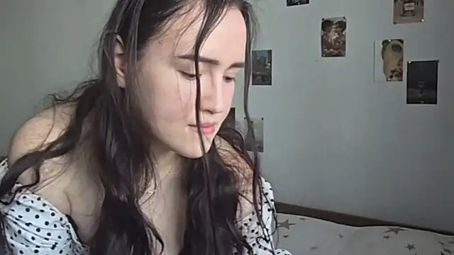 RedginBluebersky online show from April 4, 2026, 9:49 am