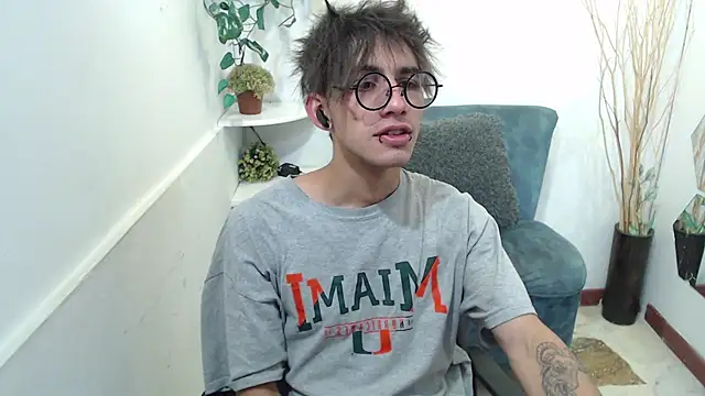 Snapshot of AaronBeer_ chatting on February 23, 2026, 11:33 am AaronBeer online show from February 23, 2026, 11:33 am